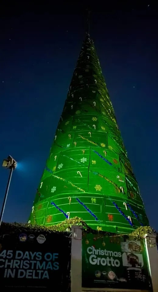 SHERIFF'S TALLEST XMAS TREE: ANOTHER DISPLAY OF PETTY LEADERSHIP